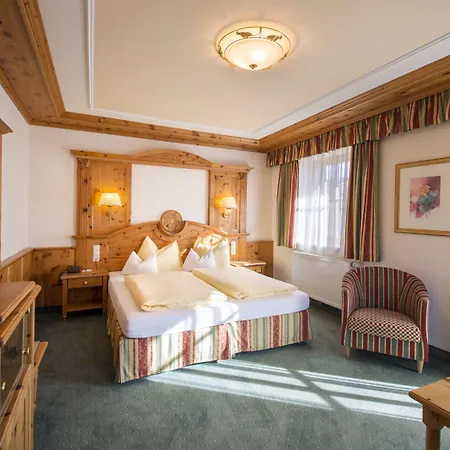 Waidringer Hof 4 Sterne Superior מלון 4*