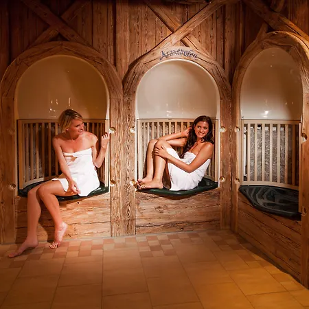 Waidringer Hof 4 Sterne Superior Otel