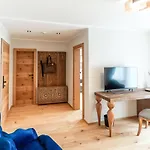 Отель Waidringer Hof 4 Sterne Superior Вайдринг