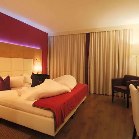 Waidringer Hof 4 Sterne Superior Otel